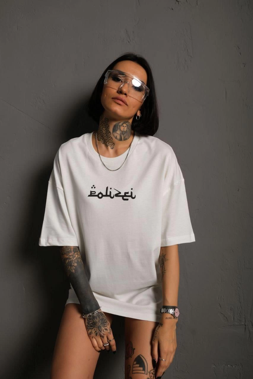Kadın Bisiklet Yakalı Sırt Baskılı Kısa kol Oversize T-Shirt - Beyaz