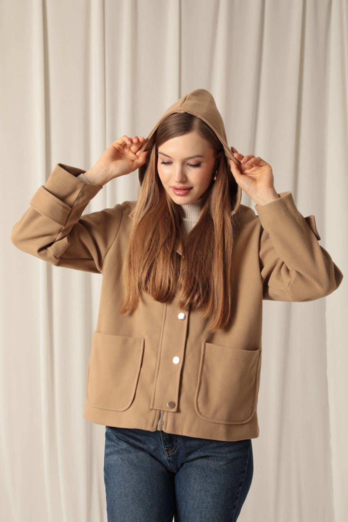 Kaşe Kumaş Kapüşonlu Kısa Kadın Vizon Kaban