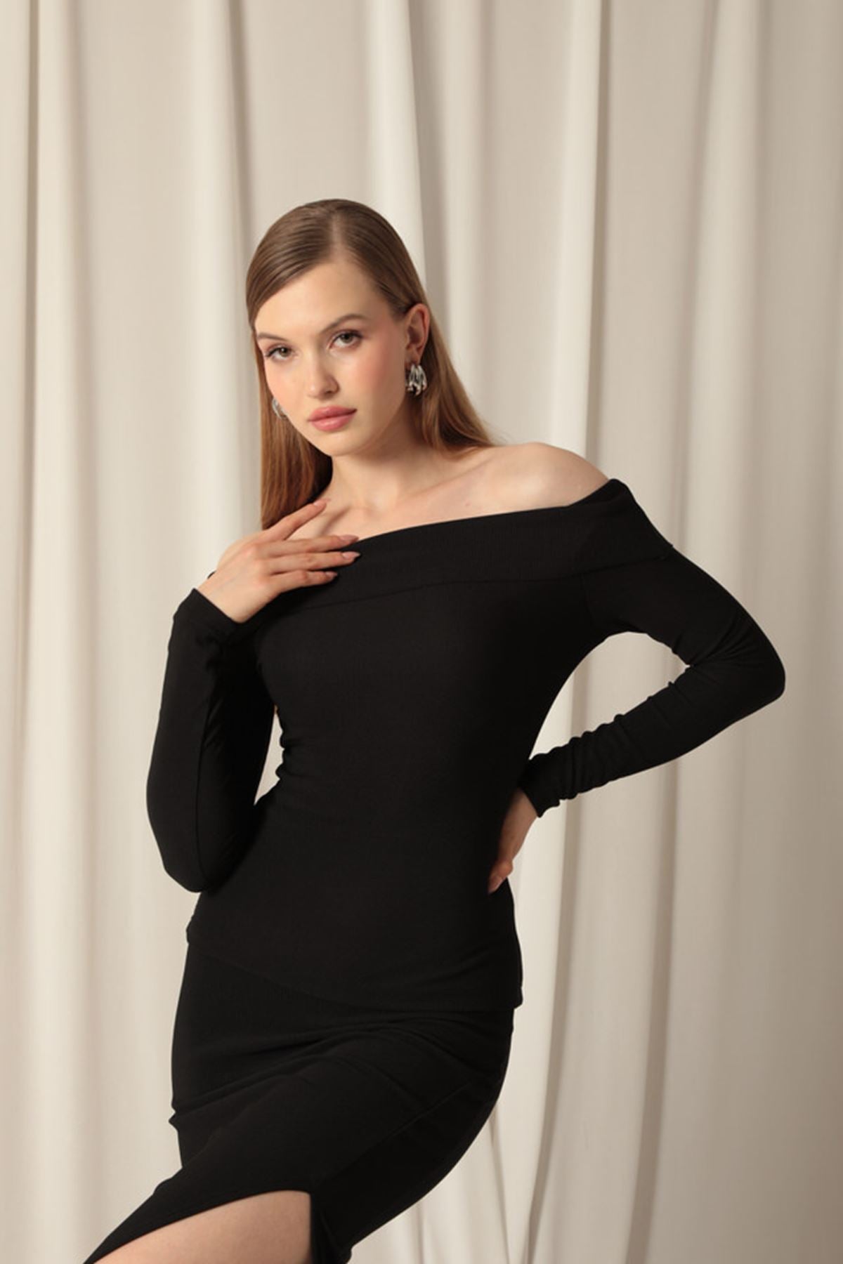 Ottoman Kumaş Madonna Yaka Kadın Siyah Bluz