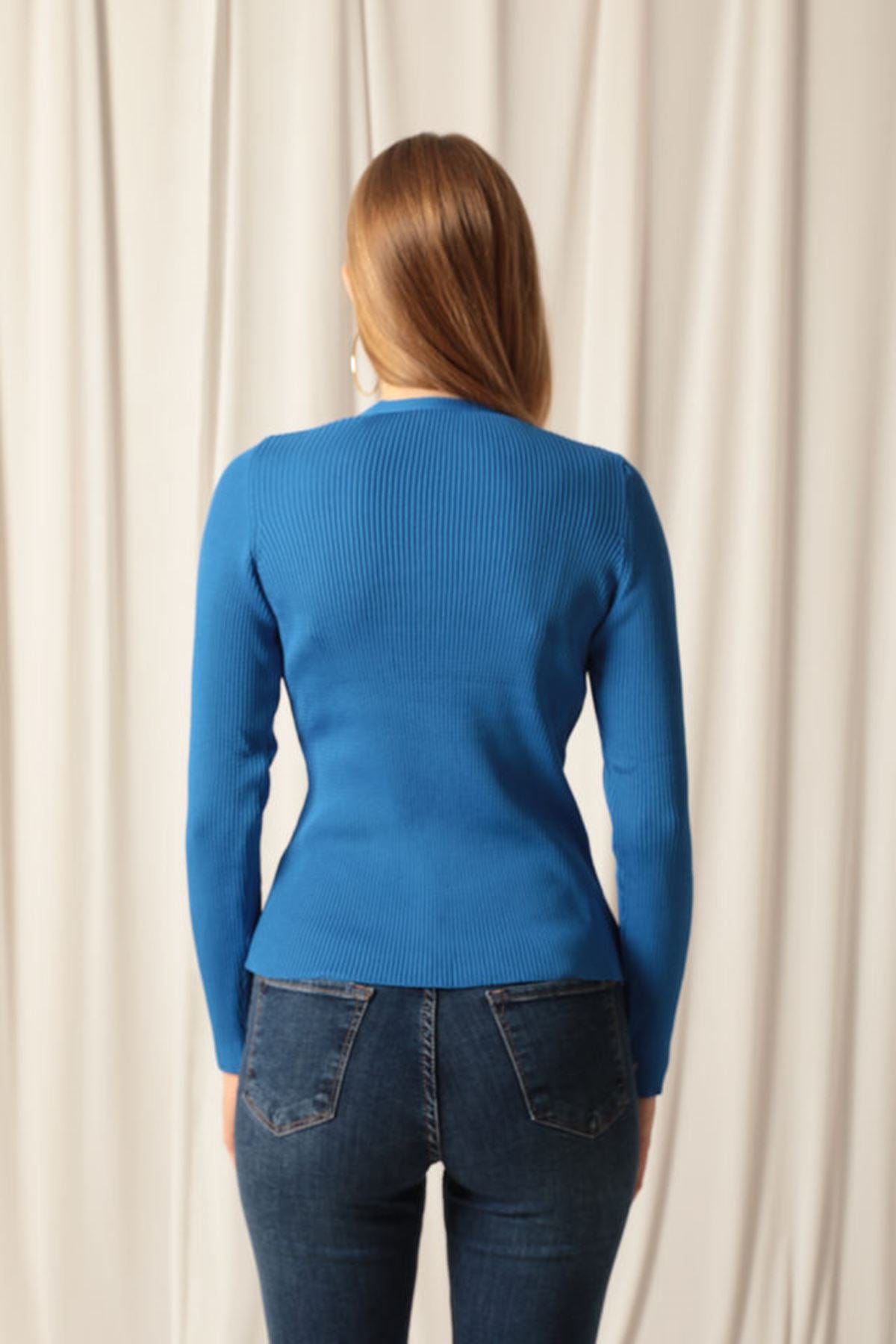 Triko Kumaş Düğmeli Kadın Saks Hırka