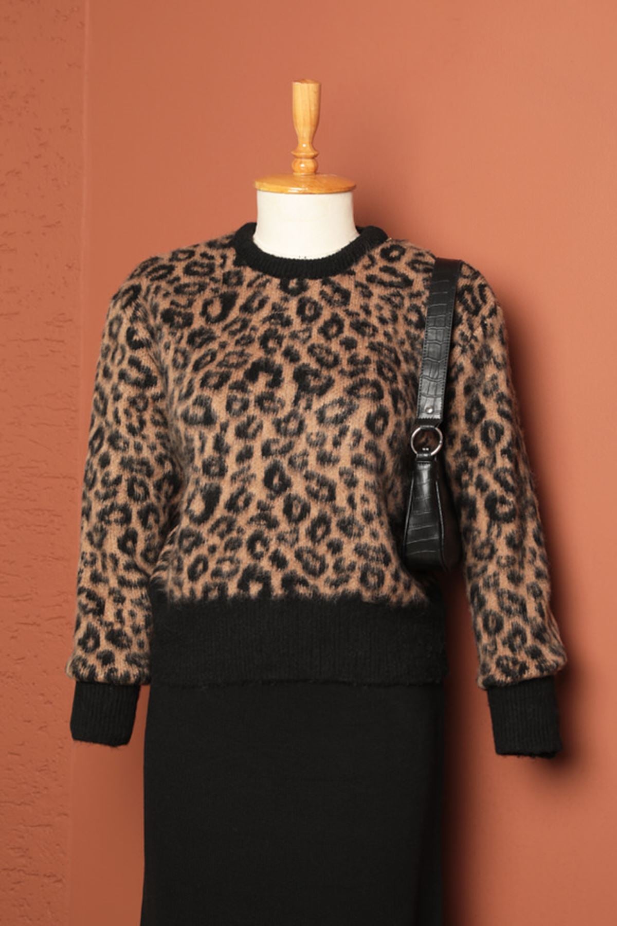 Triko Leopar Desen Kadın Kahve Kazak