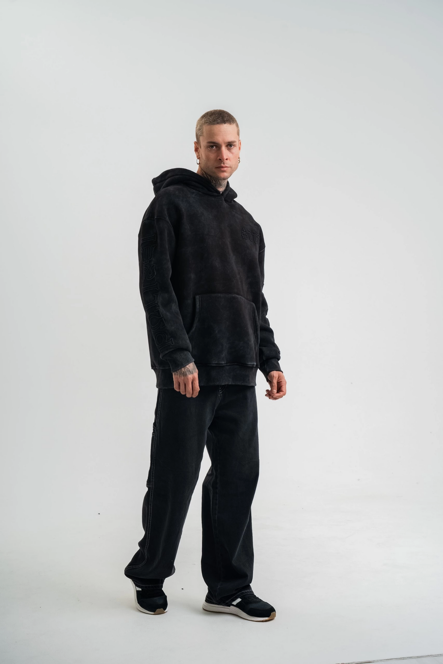 ERKEK Uzun Kol Kapşonlu Yıkamalı Nakışlı SweatShirt - Siyah