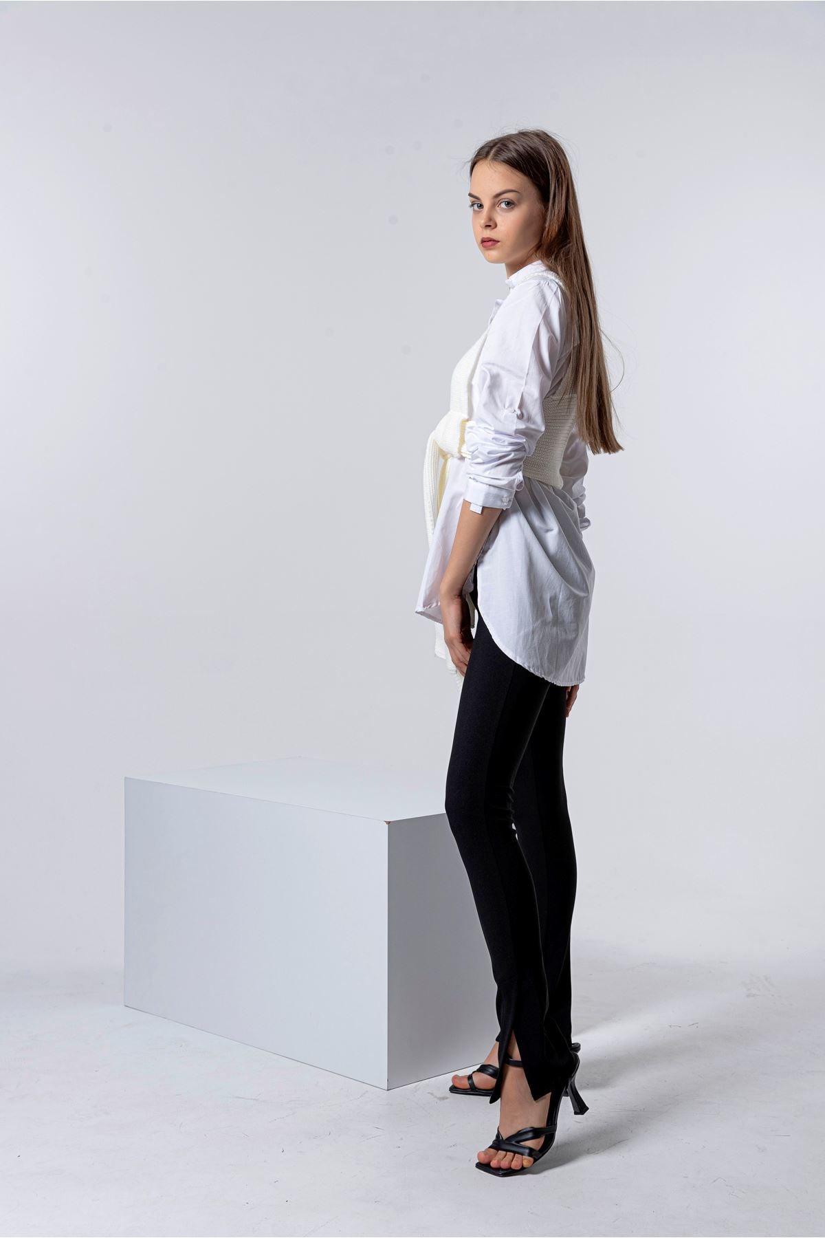 V Yaka Triko Kadın Ekru Üst