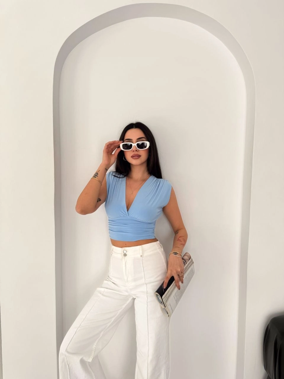 Kadın Vatkalı Kolsuz V Yaka Drapeli Crop Bluz Likralı Fit - Bebek Mavisi