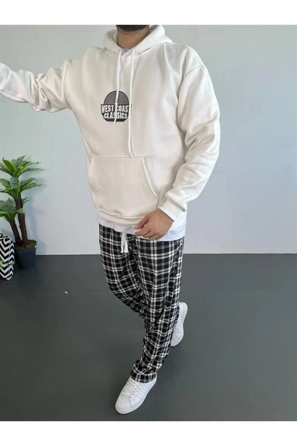Erkek Oversize Üç İplik Kapüşonlu Sweatshirt Beyaz Ön Baskılı Kanguru Cepli Kalıp İçi