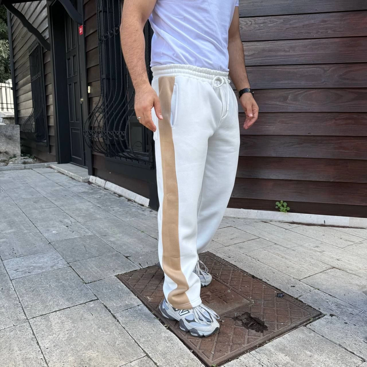 Erkek Üç İplik Kışlık Pamuklu Yandan Garneli Kalın Bej Şeritli Cepli Eşofman Altı Pantolon - Beyaz