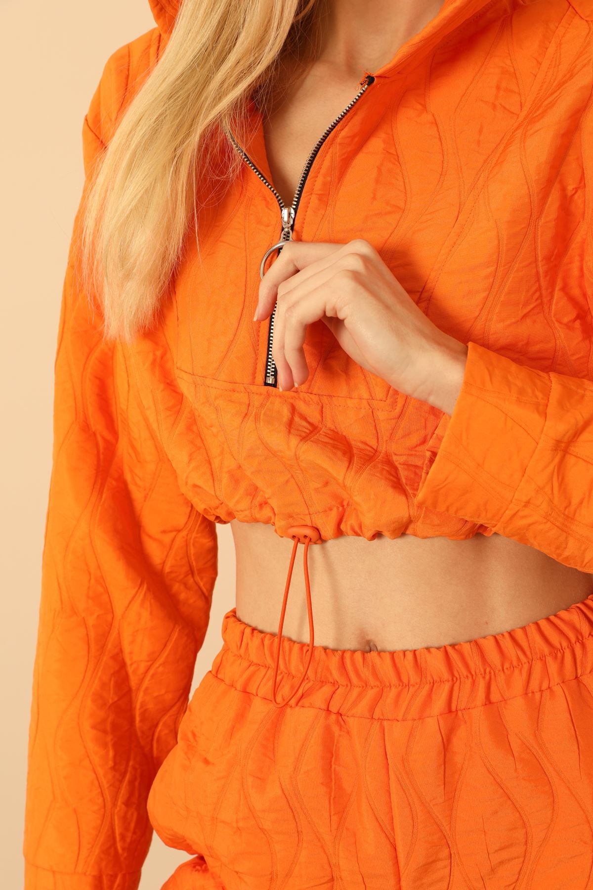 Jakar Kumaş Kapüşonlu Soğan Desen Kadın Crop Sweat-Oranj