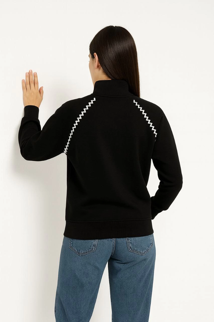 Kadın Oversize Dik Yaka Fermuarlı Sweatshirt - Zincir Nakışli Kanguru Cepli, - Siyah