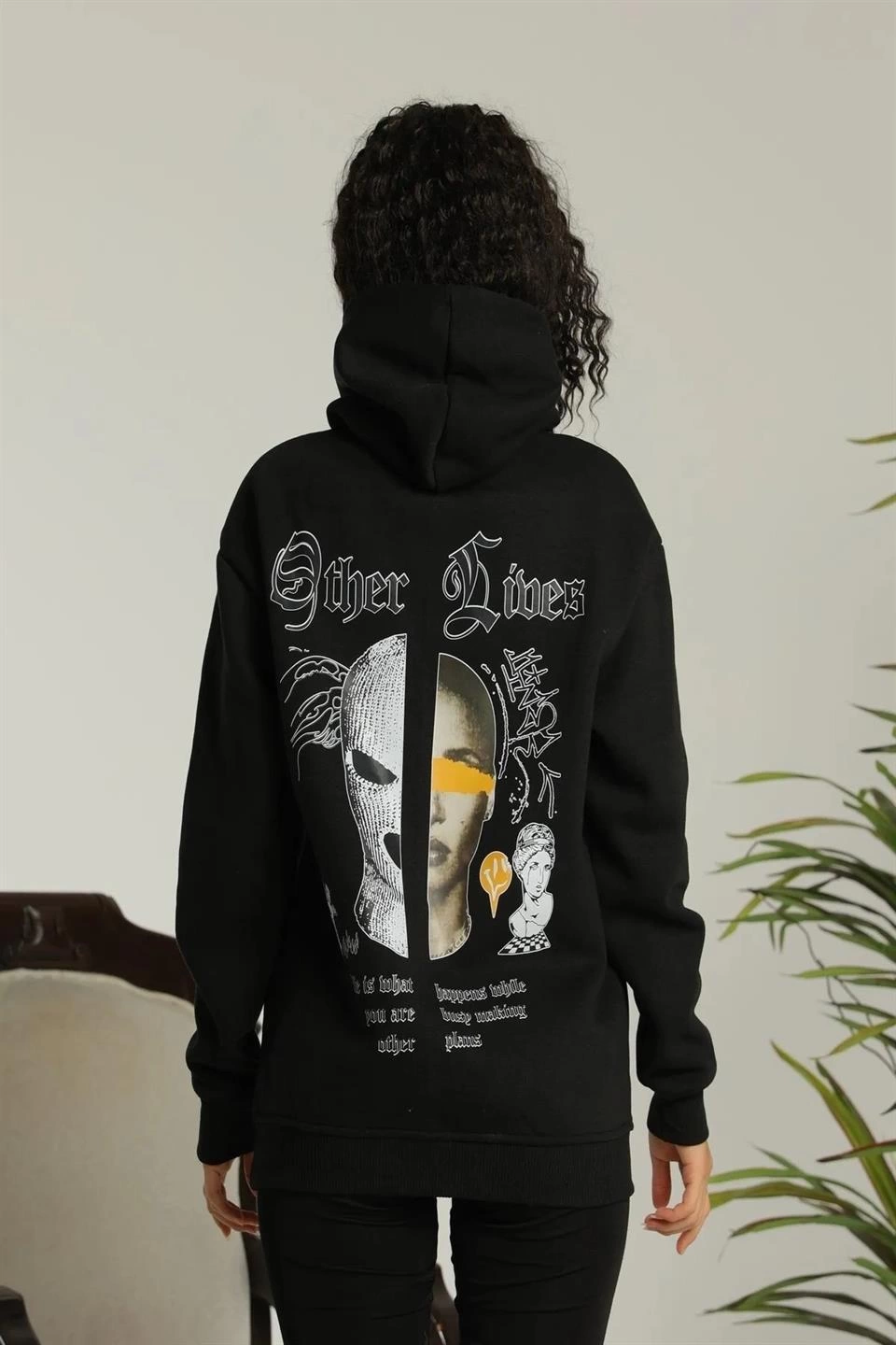 Kadın Oversize Üç İplik Kapüşonlu Sweatshirt Siyah Other Lives Ön ve Arka Baskılı Şardonlu