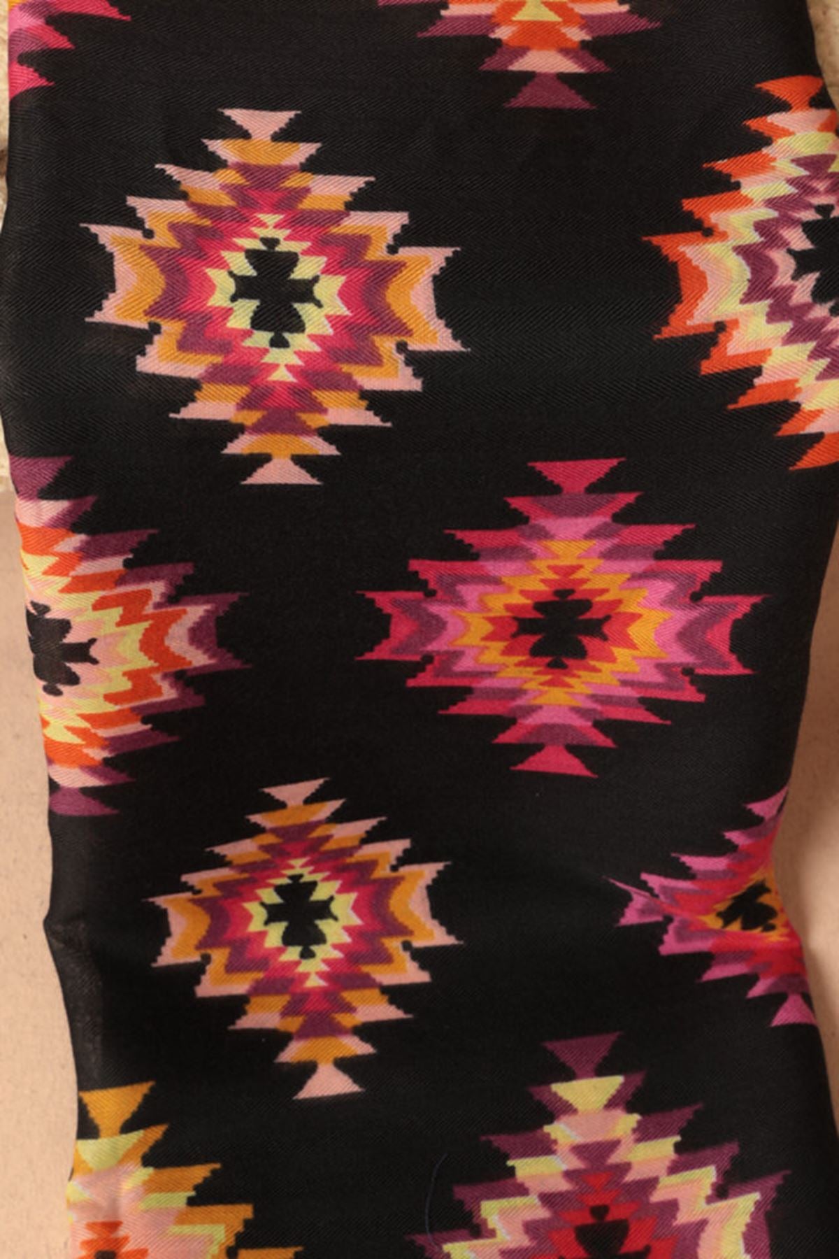 Kare Desenli Kadın Siyah Şal