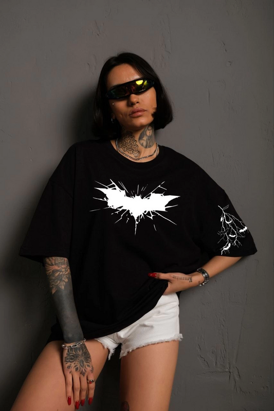 Kadın Bisiklet yaka tişort Ön ve Kol Yarasa Baskılı T-shirt  - Siyah