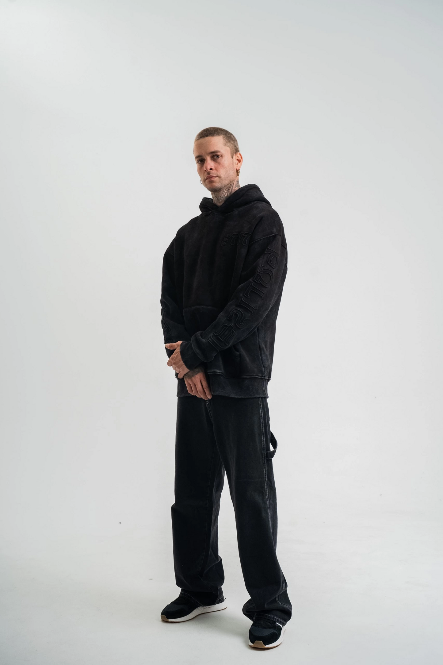 ERKEK Uzun Kol Kapşonlu Yıkamalı Nakışlı SweatShirt - Siyah